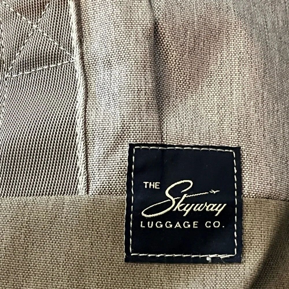 The Skyway Luggage Co. Compact Duffel/backpack from The Rainier Collection - NWT